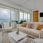 Luxury Apartemt Bay Front 1Bed 2703