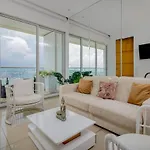 Luxury Apartemt Bay Front 1Bed 2703