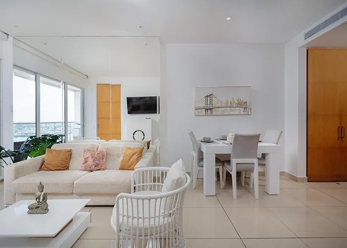 Luxury Apartemt Bay Front 1Bed 2703